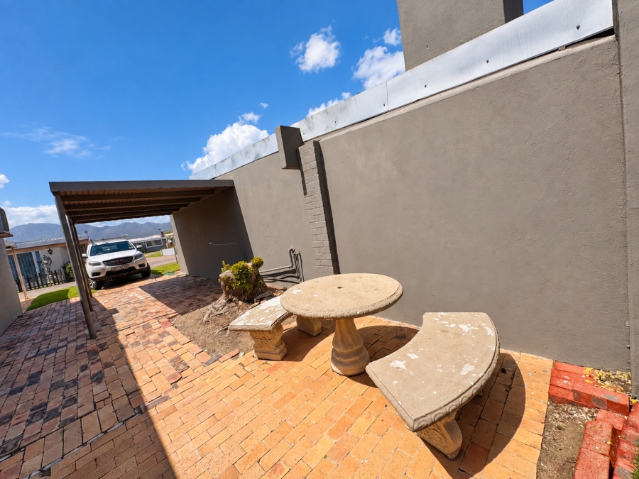 To Let 4 Bedroom Property for Rent in Harbour Island Western Cape